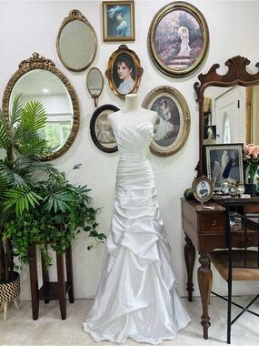 David's Bridal | Dresses | Long Bridesmaid Dress With Lace Bodice | Poshmark